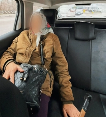 Приїхала до банку і не змогла повернутись додому: волинські поліцейські допомогли бабусі