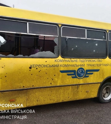 У Херсоні ворожий FPV-дрон атакував комунальну маршрутку