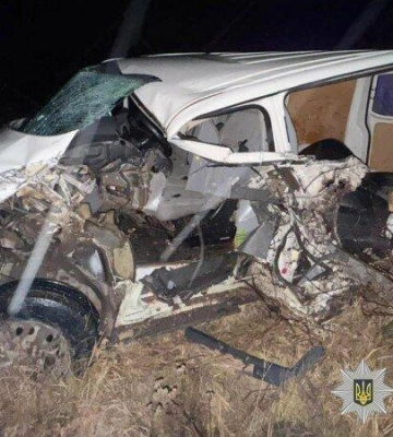 На Полтавщині мікроавтобус зіткнувся з трактором: одного водія госпіталізували