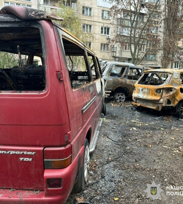 Автівки згоріли до тла: одеському палію загрожує 10 років в'язниці, - ФОТО