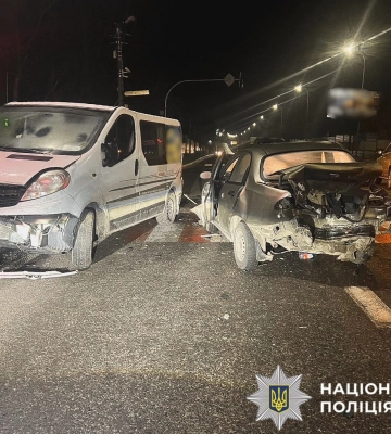 На Київщині внаслідок зіткнення чотирьох автомобілів постраждали троє дорослих та дитина