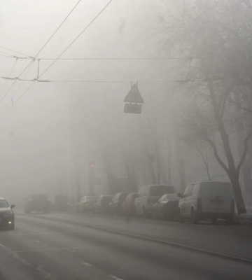 Туман у Києві: водіїв та пішоходів попередили про небезпеку