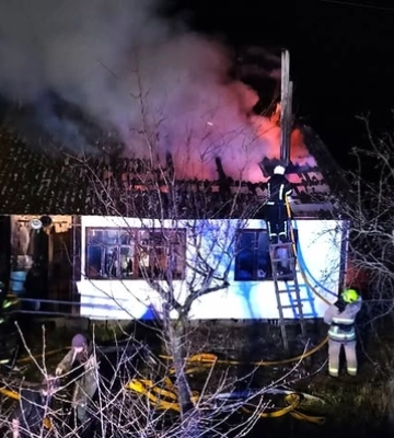 У Луцькому районі через димар спалахнув дерев'яний будинок 
