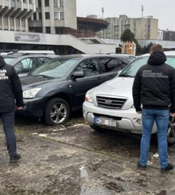 Викрито масштабну схему продажу авто, ввезених як гуманітарна допомога для ЗСУ, - Офіс генпрокурора. ФОТО