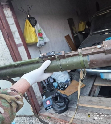 У Миколаєві поліцейські затримали чоловіка за незаконне зберігання гранатомета