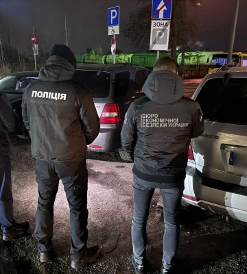 Волинські прикордонники допомогли затримати «благодійників», які торгували автівками для ЗСУ