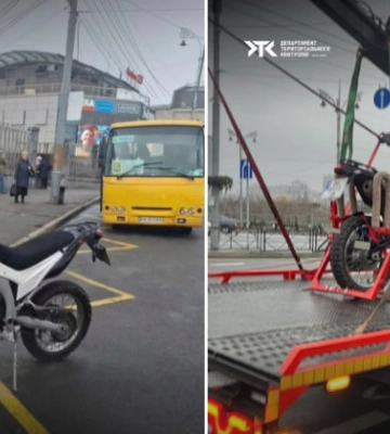 В Киеве впервые эвакуировали мотоцикл — оставили возле остановки общественного транспорта, фото
