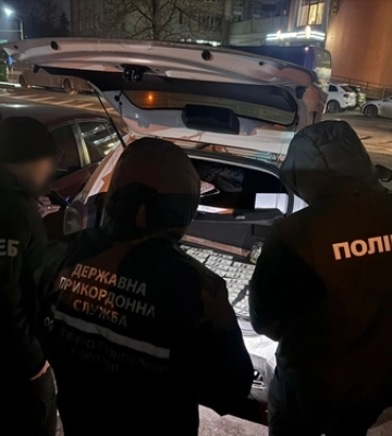 Волинські прикордонники викрили схему із ввезення авто під виглядом гуманітарної допомоги