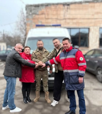 На фронт передали медичний автомобіль від екстренки Кіровоградщини