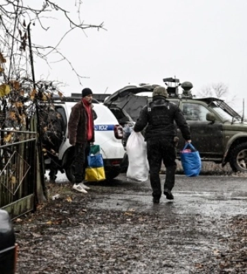 Минулої доби правоохоронці евакуювали з Запорізького та Пологівського районів 10 жінок та 12 чоловіків