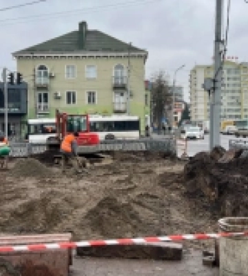 У Рівному біля ЦУМу облаштовують наземний перехід