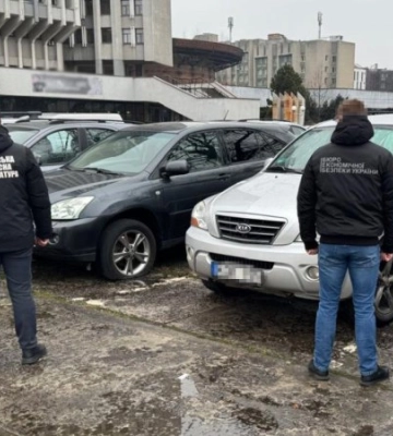 Викрили схему продажу авто, які ввозили в Україну начебто для ЗСУ