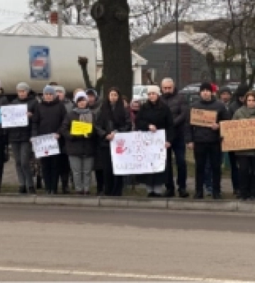 В селищі на Волині рідні полонених і зниклих безвісти вийшли на акцію підтримки