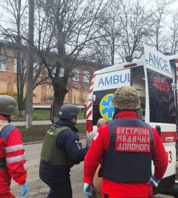 Российские войска ударили баллистикой по админзданию в Кривом Роге