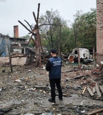 Оккупанты ударили по многоэтажке в Славянске: по меньшей мере 8 раненых, в том числе 2 детей