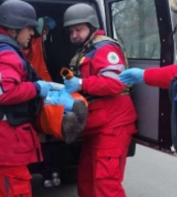 Росіяни вдарили ракетою по Кривому Рогу: пошкоджені адміністративна та житлові будівлі, є постраждалі