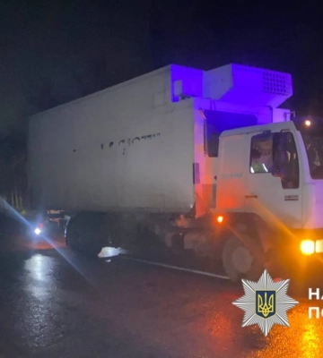 У селищі під Києвом необачний пішохід загинув під колесами вантажівки, - поліція