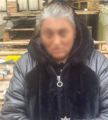 У Києві поліцейські затримали «цілительку», яка ошукувала людей просто на вулиці. ВІДЕО