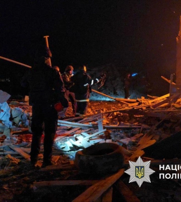 Российский беспилотник ночью ударил по Славянску: поврежден многоэтажный дом