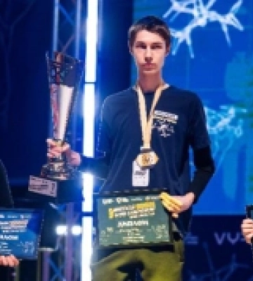 13-річний Назар Токар з Ужгорода став призером першого Чемпіонату України з дрон-рейсингу
