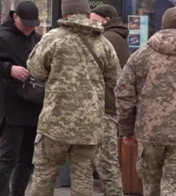Во Львове напали на работника ТЦК: мужчина ударил ножом военнослужащего
