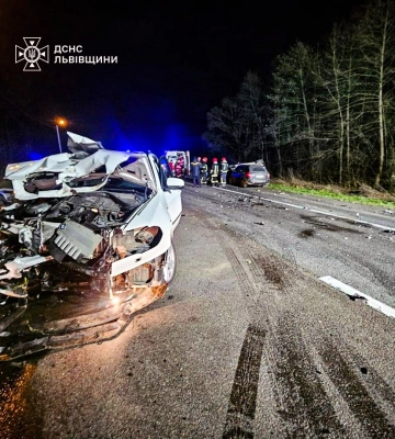 На Львівщині зіткнулися три автомобілі: загинув водій (ФОТО)