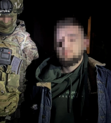 Сім років під чужим іменем: на Закарпатті засудили хлопця, який підлітком задушив батька дротом і втік до Києва
