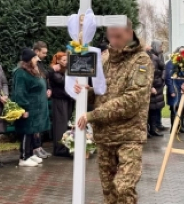 Нововолинська громада попрощалася з героєм Артемом Румянцевим