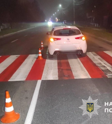 На Київщині легковик під кермуванням жінки на пішохідному переході збив пенсіонерку