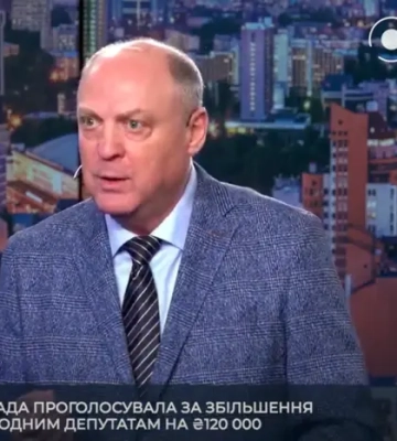 «Не повинен ходити у рваних штанах»: нардеп Бурміч пояснив збільшення виплат до 200 тис. грн