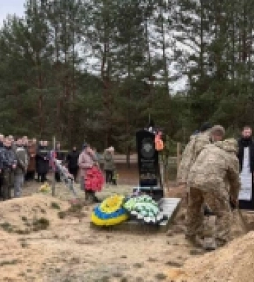 У селі на Волині попрощалися з 45-річним військовослужбовцем