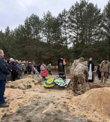 У селі на Волині попрощалися з 45-річним військовослужбовцем