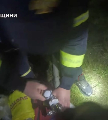 У Сарнах під час пожежі в будинку бійці ДСНС врятували чоловіка (ВІДЕО)