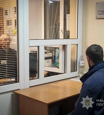 У Сумах чоловіка просто на вулиці кілька разів вдарили ножем - підозрюваного затримано