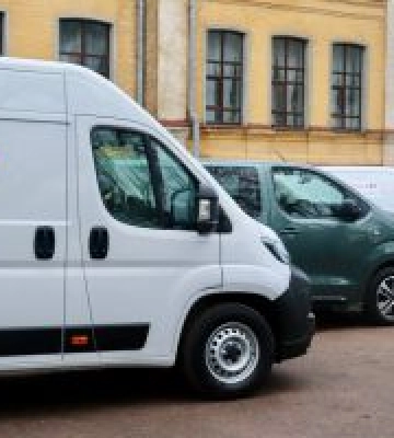 Три громади Чернігівщини отримали службові автомобілі від Франції