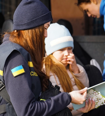 До Мукачева евакуаційним поїздом із Дніпропетровщини прибули дві родини