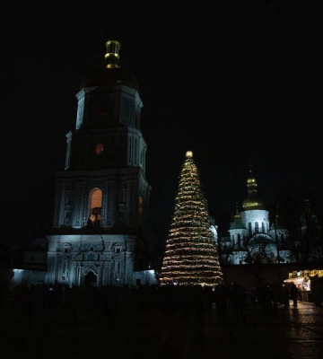 На Софійській площі у Києві відкрили головну ялинку країни