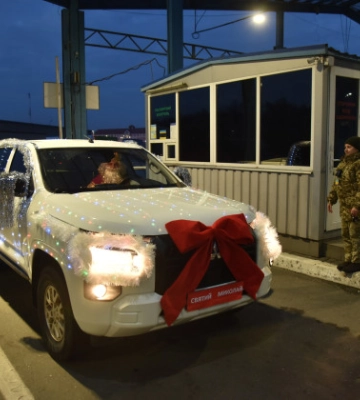 Святий Миколай перетнув кордон на Львівщині та вже в’їхав до України — прикордонники показали фото