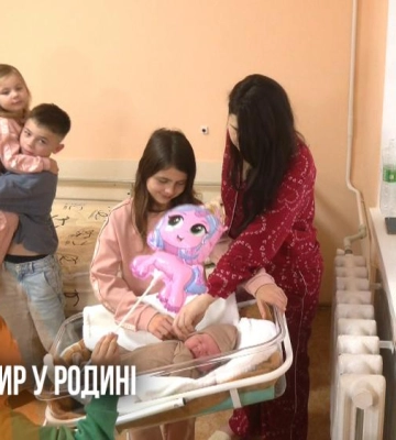 Хлопчик вагою понад п'ять кілограмів народився у Рівному. Він п'ята дитина в сім'ї