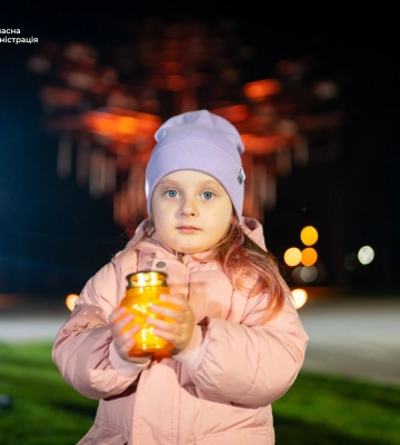 Пам'ятаємо кожного: 85 нових дзвіночків зʼявилися на Дереві пам’яті