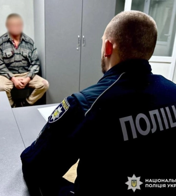 На Житомирщині поліцейські затримали 54-річного чоловіка, який кинувся з ножем на односельця