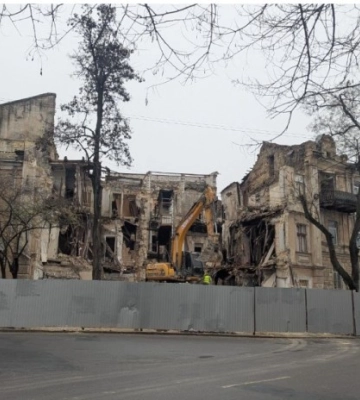 В центрі Одеси розпочали демонтаж будинків, що постраждали від російського обстрілу