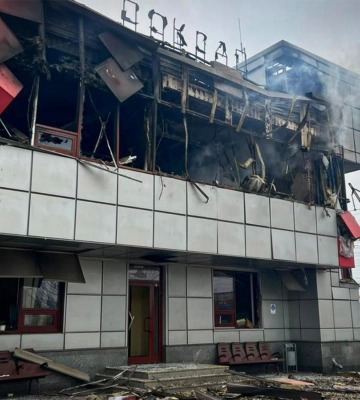 "Укрзализныця" меняет маршруты пассажирских поездов из-за обстрела в Фастове