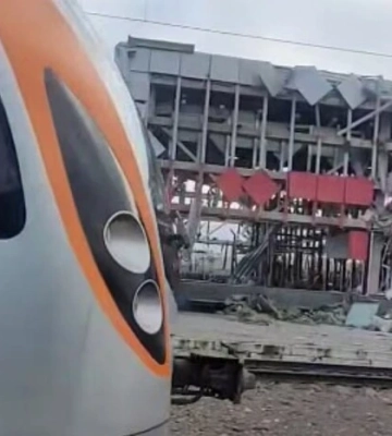 Рух поїздів через Фастів після нічного удару по вокзалу відновлено (відео)