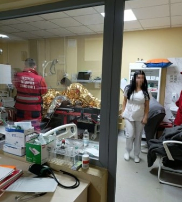 Дев'ять годин порятунку в Карпатах: медики та рятувальники евакуювали знепритомнілого туриста біля Ялинського водоспаду