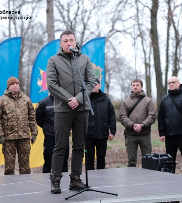 В Запорожье на «Дерево памяти» подняли еще 85 колокольчиков в честь погибших украинских военных (ФОТО)