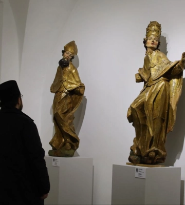 У Жовківському замку на Львівщині відкрилася нова експозиція сакральної скульптури