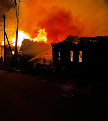 Рашисты ударили дронами по Новгороду-Северскому: погиб мужчина, начались пожары. ФОТОРЕПОРТАЖ