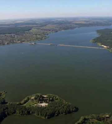 Окупанти вдарили по греблі Печенізького водосховища на Харківщині