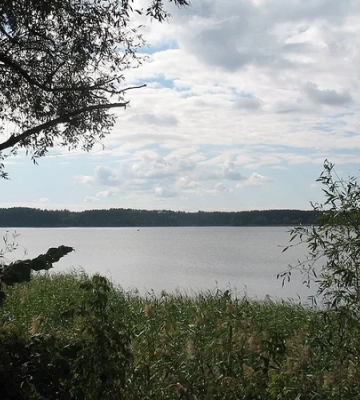 Российские оккупанты ударили по плотине Печенежского водохранилища, движение приостановлено
